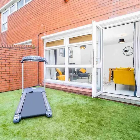 2 Bedroom In City-centre With Free Parking Apartment Birmingham
