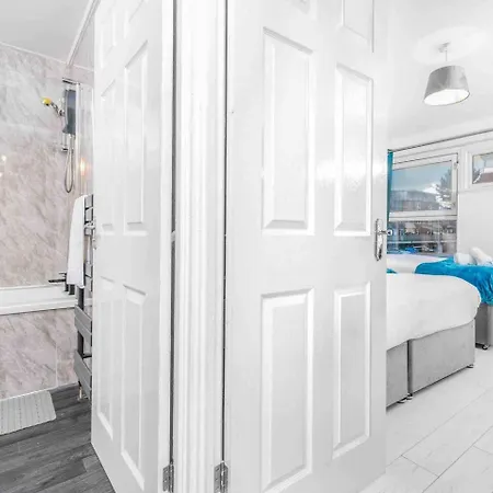 Apartment 2 Bedroom In City-centre With Free Parking