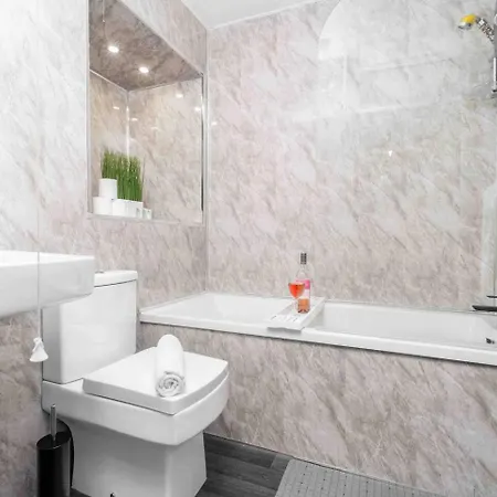 Apartment 2 Bedroom In City-centre With Free Parking