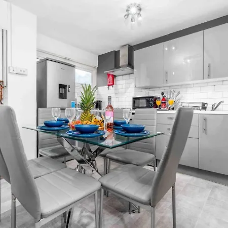 2 Bedroom In City-centre With Free Parking * Birmingham