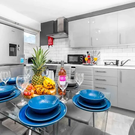 2 Bedroom In City-centre With Free Parking Apartment *
