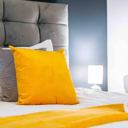 2 Bedroom In City-centre With Free Parking * Birmingham
